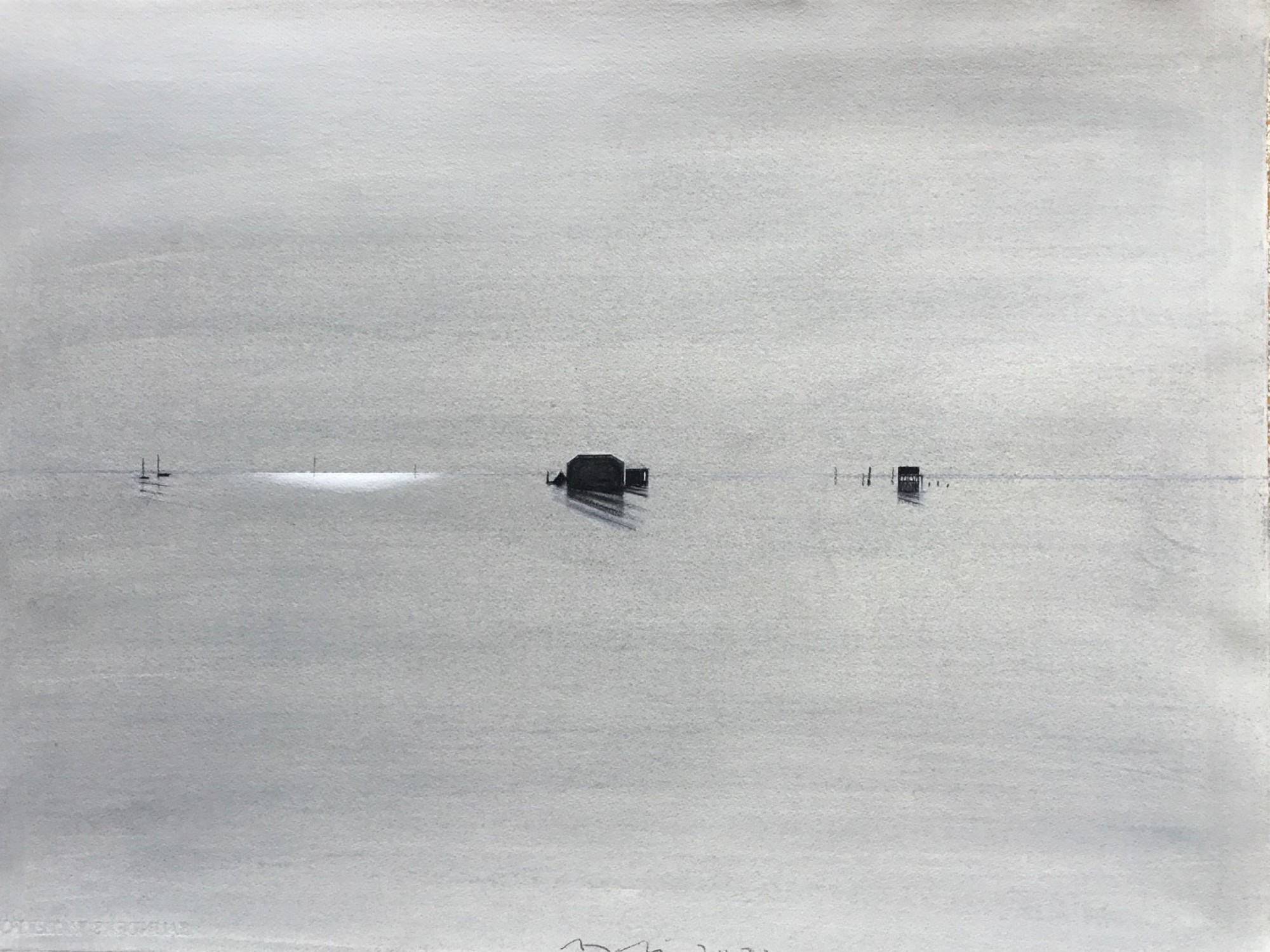 Kohle und Kreide Gemälde auf Papier, das eine graue Lagune zeigt, in der abstrakte, schattenartige Gebäude und
                                          Pfeiler stehen.